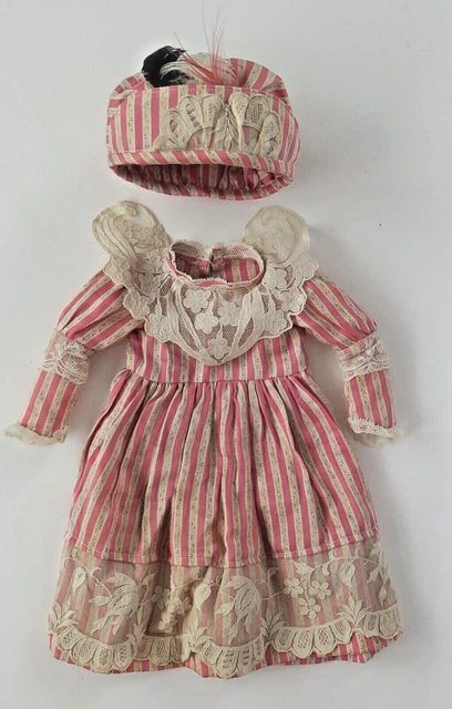 ROBE ANCIENNE FLEURIE, culotte, poupée Marie-Françoise Modes et Travaux