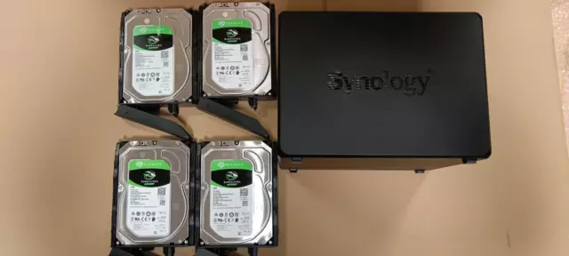 NAS SYNOLOGY DS418 + disque dur 4 x 2To Barracuda (st2000dm008)