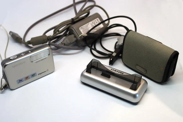HS - Appareil photo compact numérique Samsung Digimax i5 avec station d'accueil
