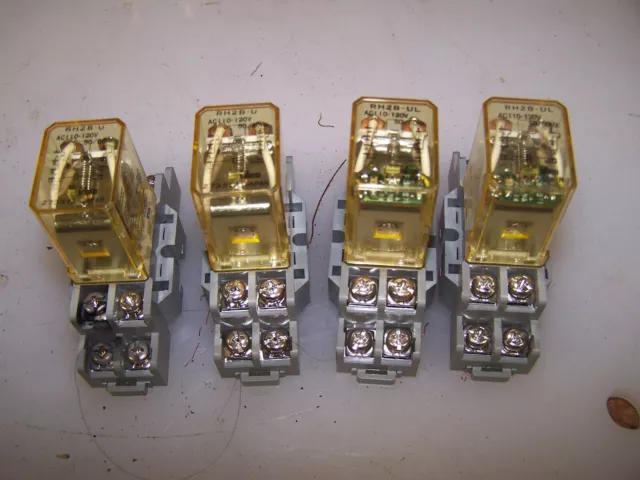 4) Idec Rh2B-U 120Vac 8 Pin Relay With Sh2B-05 Base Lot Of 4