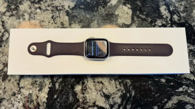 Apple Watch (Series 7) | 41mm | Starlight Aluminium | GPS + Cellular | Boxed Apple Watch (Series 7) | 41mm | Starlight Aluminium | GPS + Cellular | Boxed