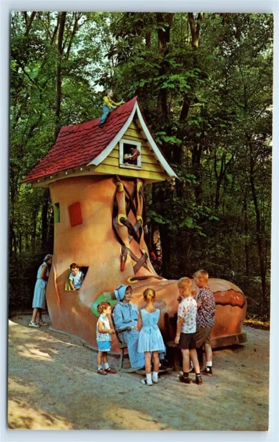 Postcard Old Lady in the Shoe, Story Book Forest, US 30 Ligonier PA G156