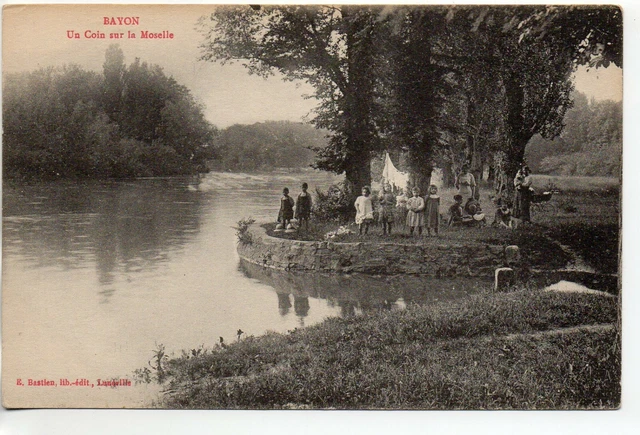BAYON - Meurthe et Moselle - CPA 54 - enfants en bord de Moselle