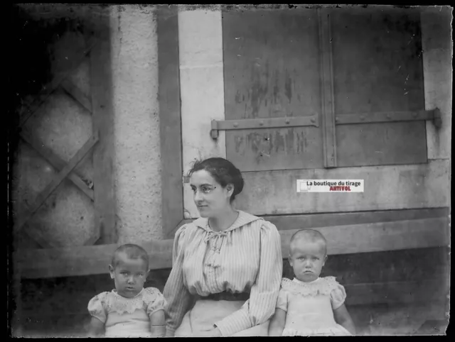 Antique Black & White Negative Photo Glass Plate 9x12cm Women with Kids