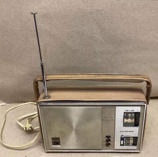 Vintage Lloyds 15 Transistor AM/FM Radio 7N41E Dual Power w/Leather Case