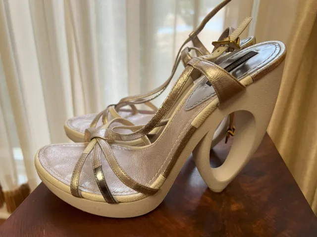 LOUIS VUITTON OPEN TOE LEATHER HIGH HEELS  Size 39