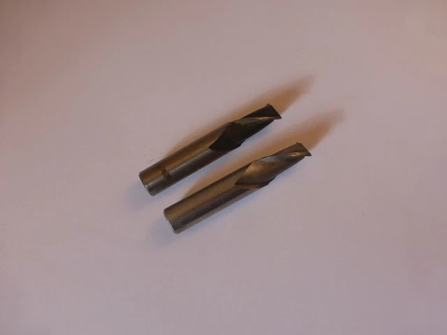 Lot de 2 fraises 2 tailles à rainurer 2 dents neuves diamètre11mm HSS