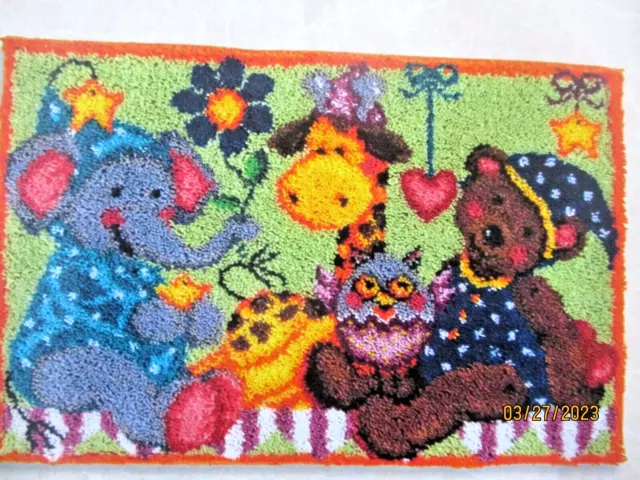 Kit de alfombra de peluche y gancho con pestillo "PLAYLAND"" talla 27"" x 40"" vendedor del Reino Unido