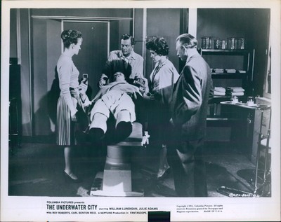 Adam Julie Adams & Ricou Browning Autres Tailles Disponibles 8x10 Photo 1029260 