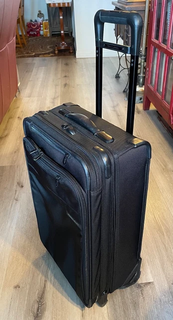 Briggs & Riley 22" Black Essential 2-Wheel Expandable Carry-On Excellent Cond