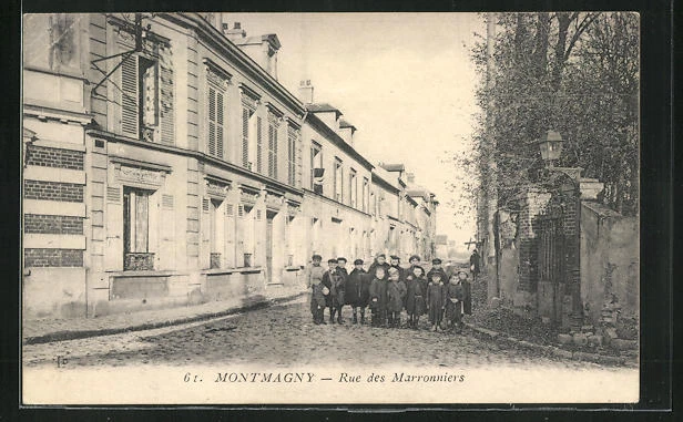 CPA Montmagny, Rue des Marronniers, vue de la rue