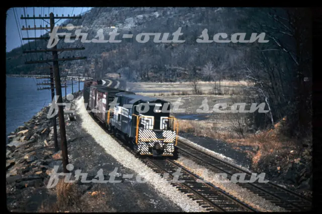 R DUPLICATE SLIDE - New York Central NYC 7006 FM H16-44 Action Peekskill NY 1954