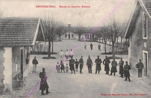 CPA 88300 NEUFCHATEAU Entrée du quartier Rebeval soldats Edt MAISON DES MAGASINS