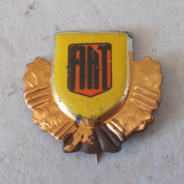 Ancien Pin's Volvo – Insigne Revers Métal – Collection Automobile – Occasion