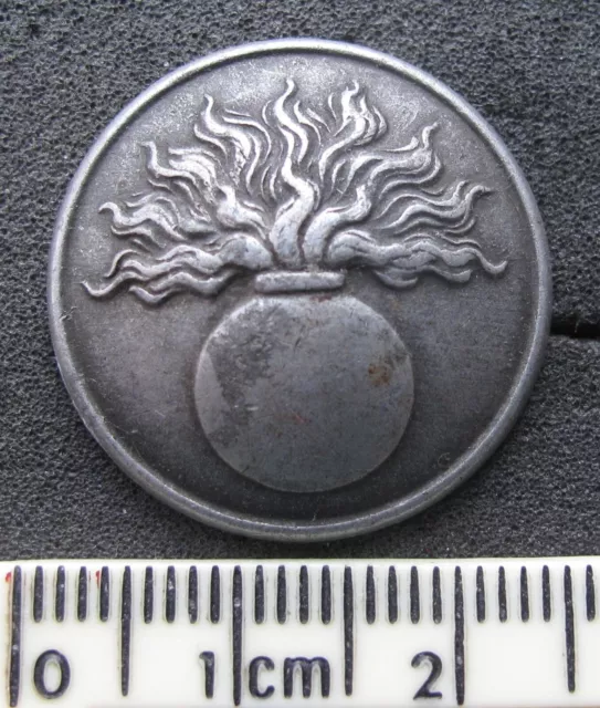 French Infantry uniform button ( b )