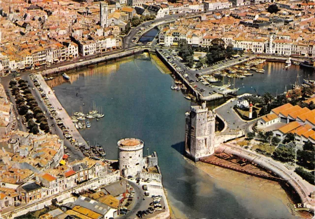 CPM La Rochelle Tour St Nicolas la tour de la Chaîne et le port (131690)