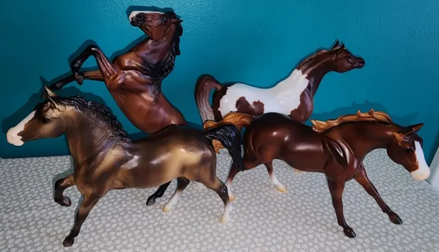 USED Breyer Classic Models-LOT of 4 Horses-Wild & Free, Desert Paint, Pony Power