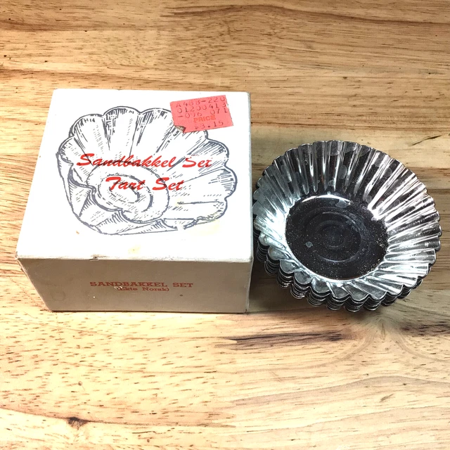 Vintage 8 Piece Round Tart Tin Mold Cups Sandbakkel