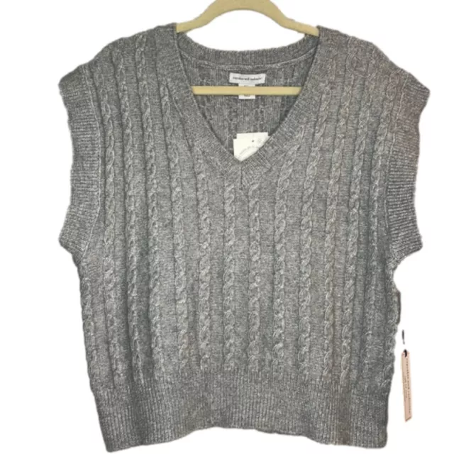 CUPCAKES and Cashmere V-neck Cable Knit Gray Sweater Vest Size Large