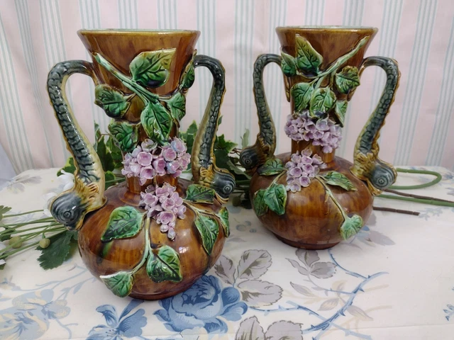 paire de vases en barbotine XIXeme