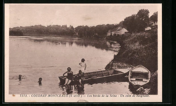 CPA 91 COUDRAY MONTCEAUX LES BORDS DE LA SEINE AVENUE DE LA GARE