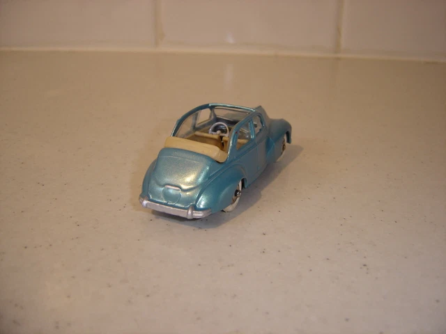 Dinky Toys Peugeot 203 réf. 24R restaurée version "découvrable" à rare pneus "M" 3