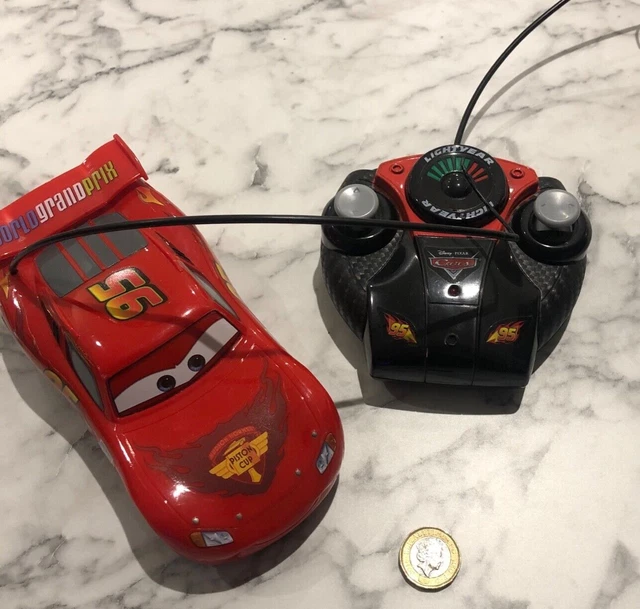 Coche RC Flash McQueen De Cars 3 - Escala 1:24 (17 Cm) - Función Turbo Y Mando 2.4 GHz - Juguete Oficial Majorette