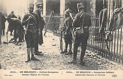 Cpa Guerre En Belgique Soldats Senegalais Devant L'eglise De Furnes