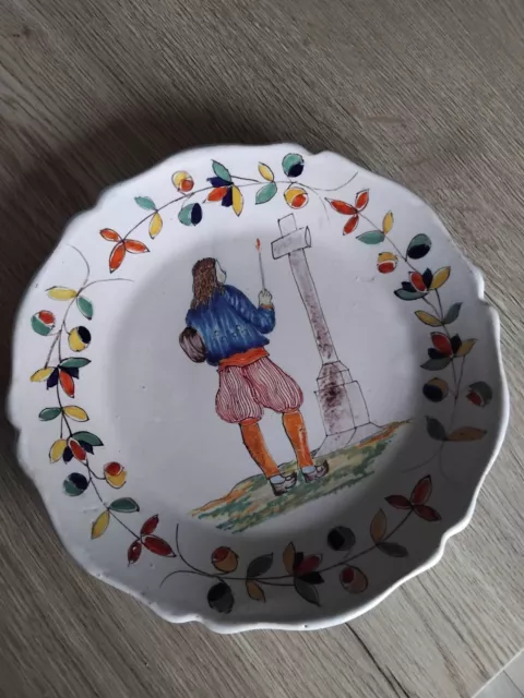 Rare ASSIETTE EN FAIENCE DE MALICORNE A DECOR D'UN Calvaire BRETON