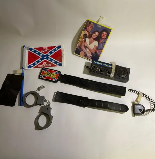 DUKES OF HAZZARD Playset General Lee Belt, Handcuffs, Flag CB (broken ...