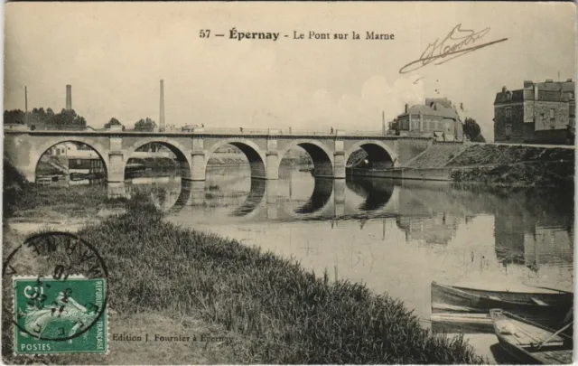 CPA ÉPERNAY Le Pont sur la MARNE (125995)