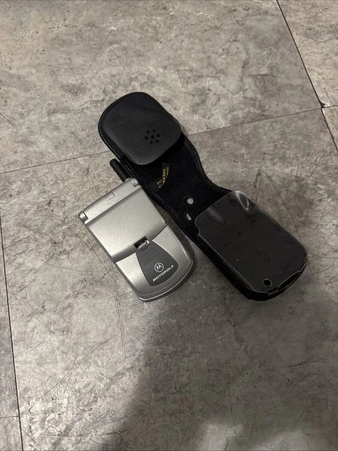 VINTAGE MOTOROLA TIMEPORT P8197 Silver Cell Phone Flip Phone