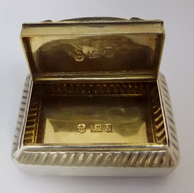 Stunning Decorative Antique Georgian 1818 Sterling Silver & Gilt Lined Snuff Box