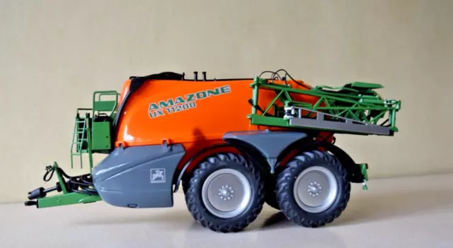 Wiking Amazone Fieldsprayer UX 11200 - 1/32 scale