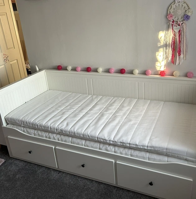 IKEA HEMNES DAYBED 3 drawers And with 2 mattresses White £260.00