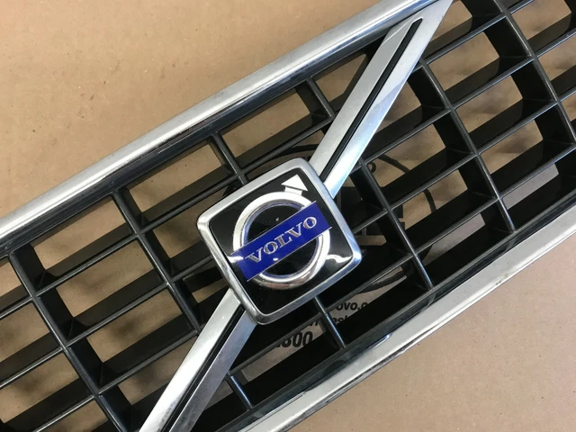 04.5-07 Volvo S40 V50 Upper Grill 8620116 3
