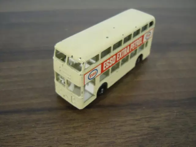 MATCHBOX Series Lesney No. 74 Daimler Bus Doppeldecker "Esso Extra Petrol" rot