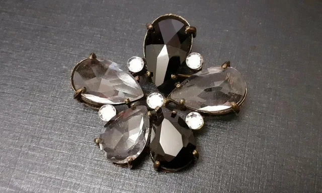 Broche Ovale Vintage Serti De 6 Strass - Monture Laiton - Minuscule Et élégante - Occasion