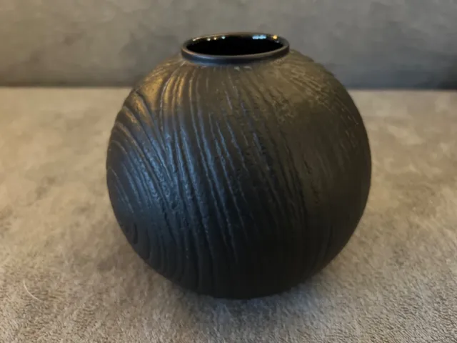 Kleine Kugelvase aus schwarzem Porzellan von Rosenthal