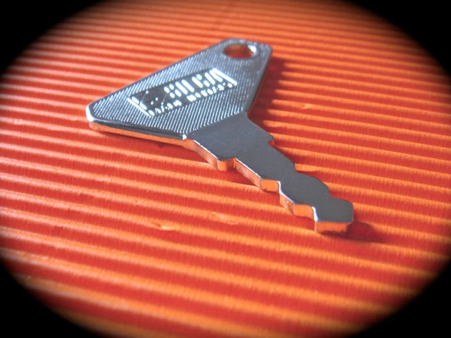 Lucas Keyswitch Key- Mack, Renault Saviem -Precut Key Blank DV1 -FREE POSTAGE!