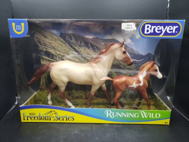 Breyer Freedom Series Running Wild 1:12 Scale Wild Mustangs Set of 2 Horses NIB