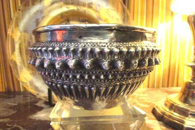 Siam 18 Eme Siecle Coupe Argent Massif Travail Au Repousse
