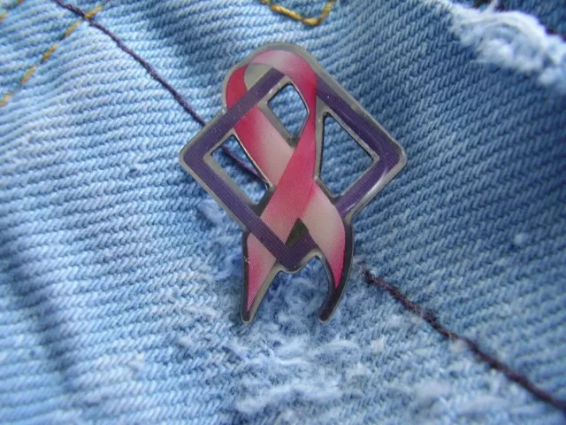 Pin Red Ribbon AIDS Rose Schleife Worldwide Symbol Solidarität HIV und Toleranz.