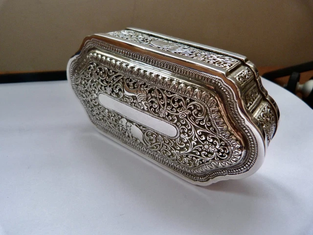 c1880 - SOLID SILVER - INDIAN CUTCH (KUTCH) EMBOSSED BOX - 178.6 GRAMS