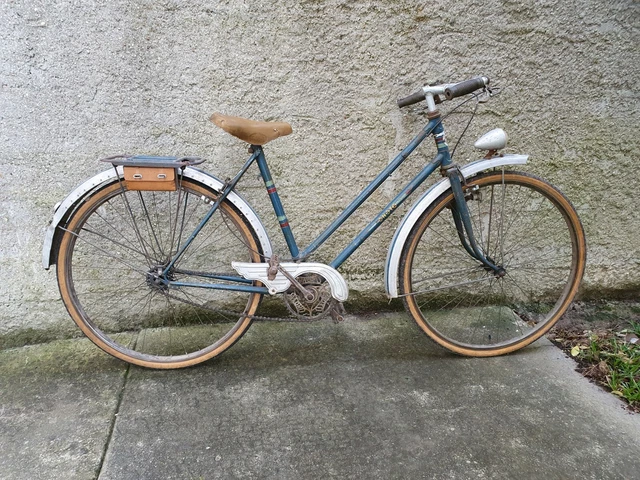Vélo De Ville Très Ancien Onoto Cycles Dole Du Jura Des Annees 60