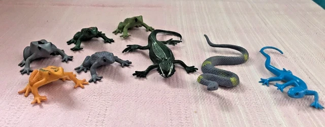 Lot Small Plastic Frog, Snake, Lizard, Reptile Figures (8)
