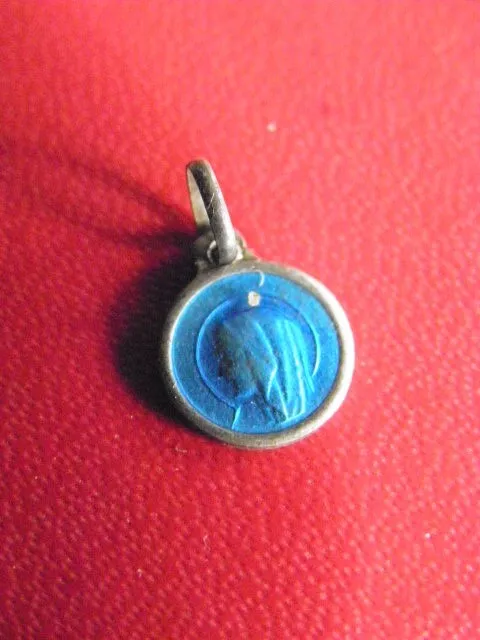 Medaille Religieuse Ancienne. Notre Dame De Lourdes. Metal Argente.