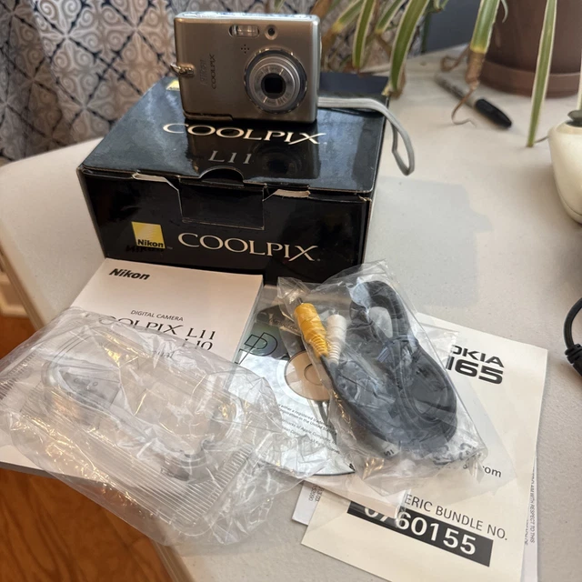 NIKON COOLPIX L11 6.0MP Digital Camera Nice Working Tested