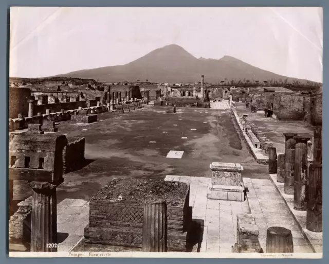 Sommer. Italie, Pompei, Foro Civile  Vintage albumen print.  Tirage albuminé