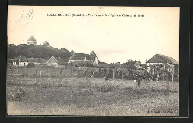 CPA Sorel-Moussel, Vue d´ ensemble - Eglise et Chateau de Sorel